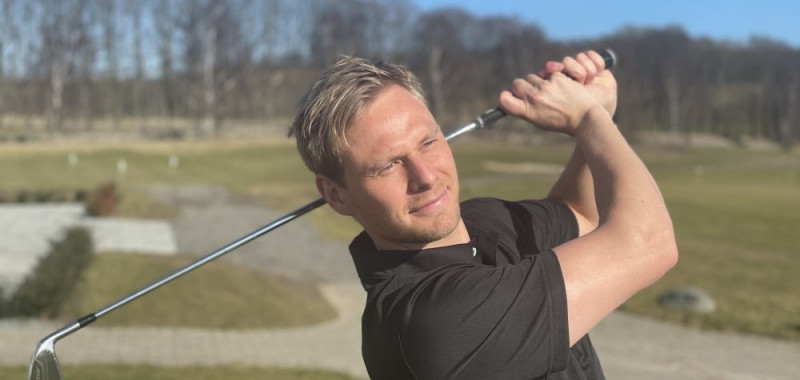 Mød den nye træner-elev i Stensballegaard Golfklub. Intropris i marts.