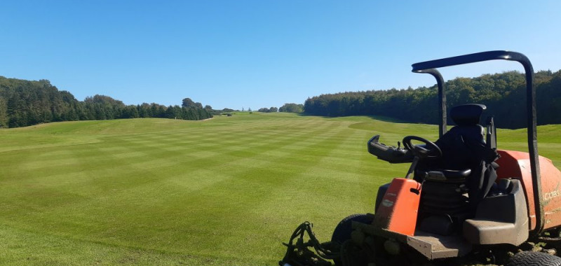 Sæsonansat- og/eller greenkeeper elev(er) søges