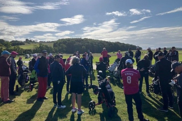 PINK CUP – ”STØT BRYSTERNE” – søndag den 9. juni 2024